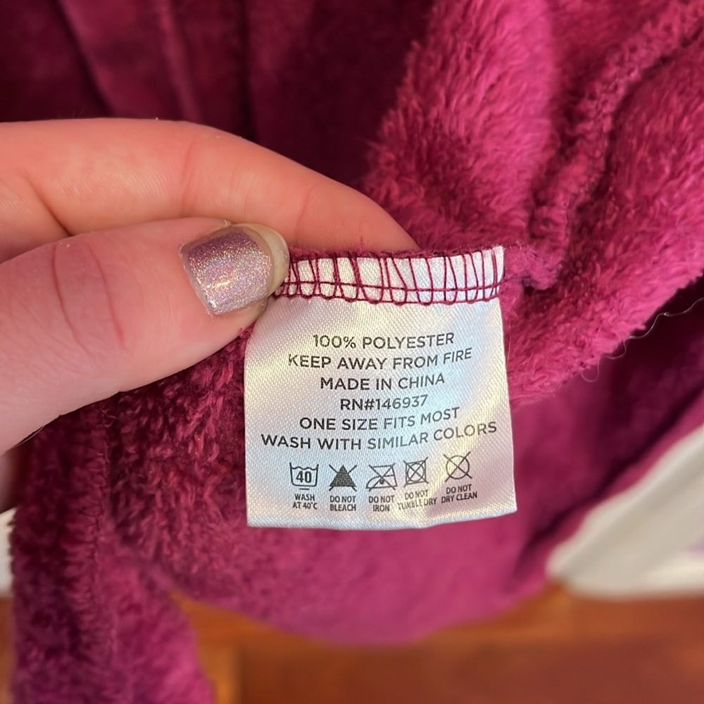 Plush Burgundy Bathrobe - Picture 2 of 3
